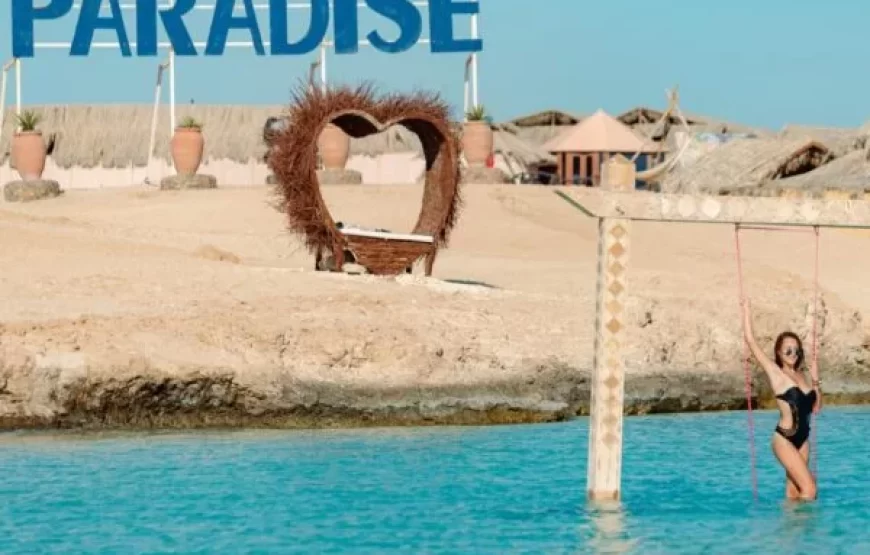 Paradise Island Boat Tour with Parasailing – Hurghada